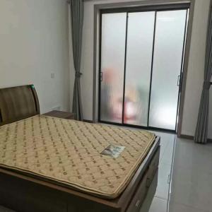 桃园小区56一楼精装1500