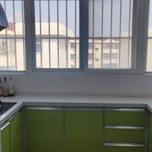 房屋朝东，位于幸福广场和海滨学校中间