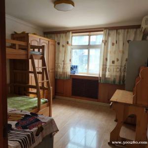 李园56型二楼1300包暖西门近。