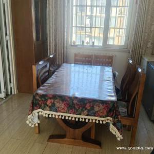 新港四期147平4楼 中装115万议，不顶不边