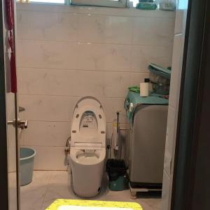 急卖：阳光佳园一里98平3楼75万议，明厕，看上房好谈