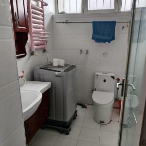 阳光佳园一里南梯5楼带阁楼精装不齐1500包采暖包物业，