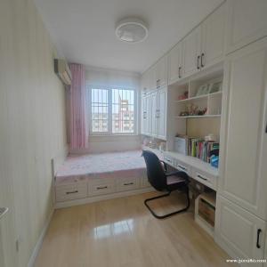 阳光佳园五里四楼精装南体三室86