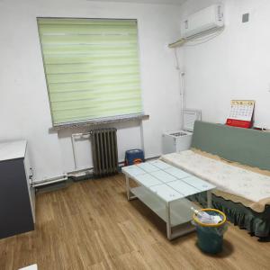 新兴东里58A三楼1400包采暖，家具新