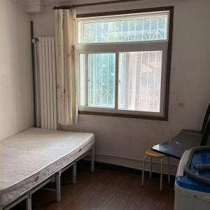 团结村51型的2楼中等装修干净1300包暖。