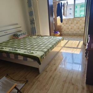 芳华小区68型四楼不顶26万可议。
